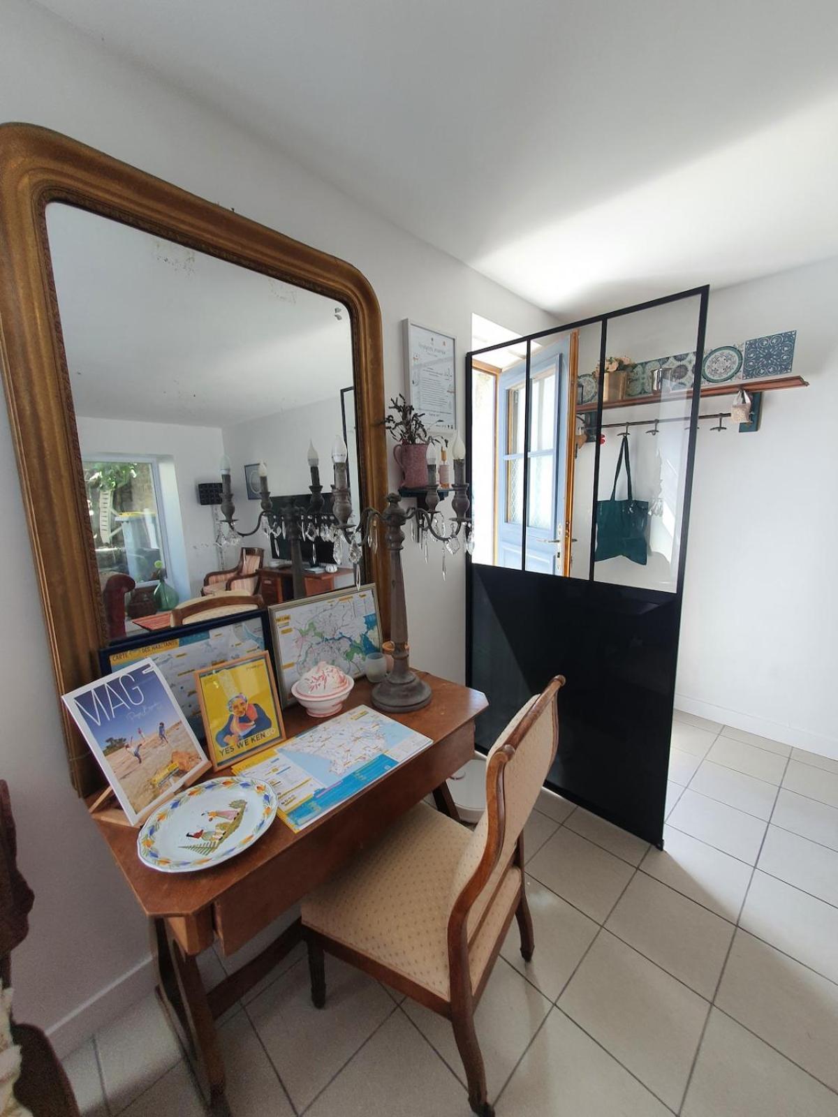 Holiday home Maison Historique - Cour - Centre-ville -plage 10 Mn *